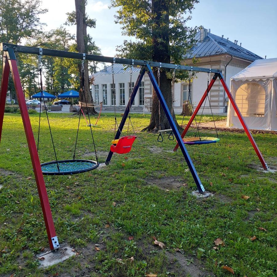 Palac Dabrowka Rawicz Exteriör bild